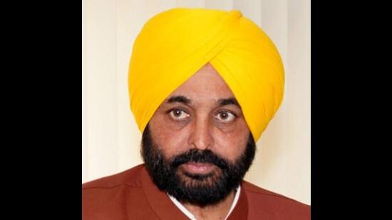 A Muktsar district court on Monday directed the chief minister Bhagwant Mann to furnish his written statement on March 19 in a defamation suit filed by Shiromani Akali Dal (SAD) president Sukhbir Singh Badal. (HT File)