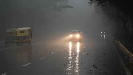 Delhi-NCR weather: Rain, thunderstorm hit capital (Hindustan Times)