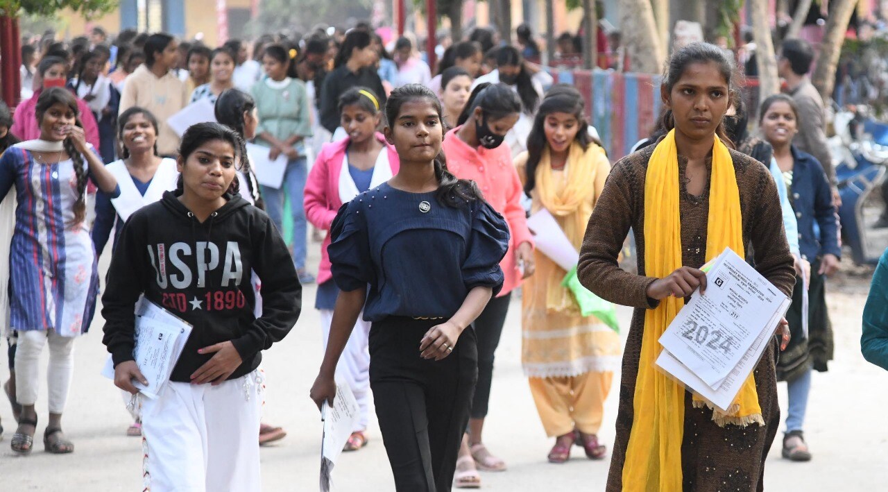BSEB 10th exam 2024: Shift 2 ended, students coming out of exam centre  (Santosh Kumar )