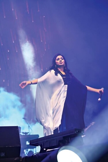 Singer Shreya Ghoshal paused her act between songs and urged students to not push each other. (Photo: Manoj Verma/HT)