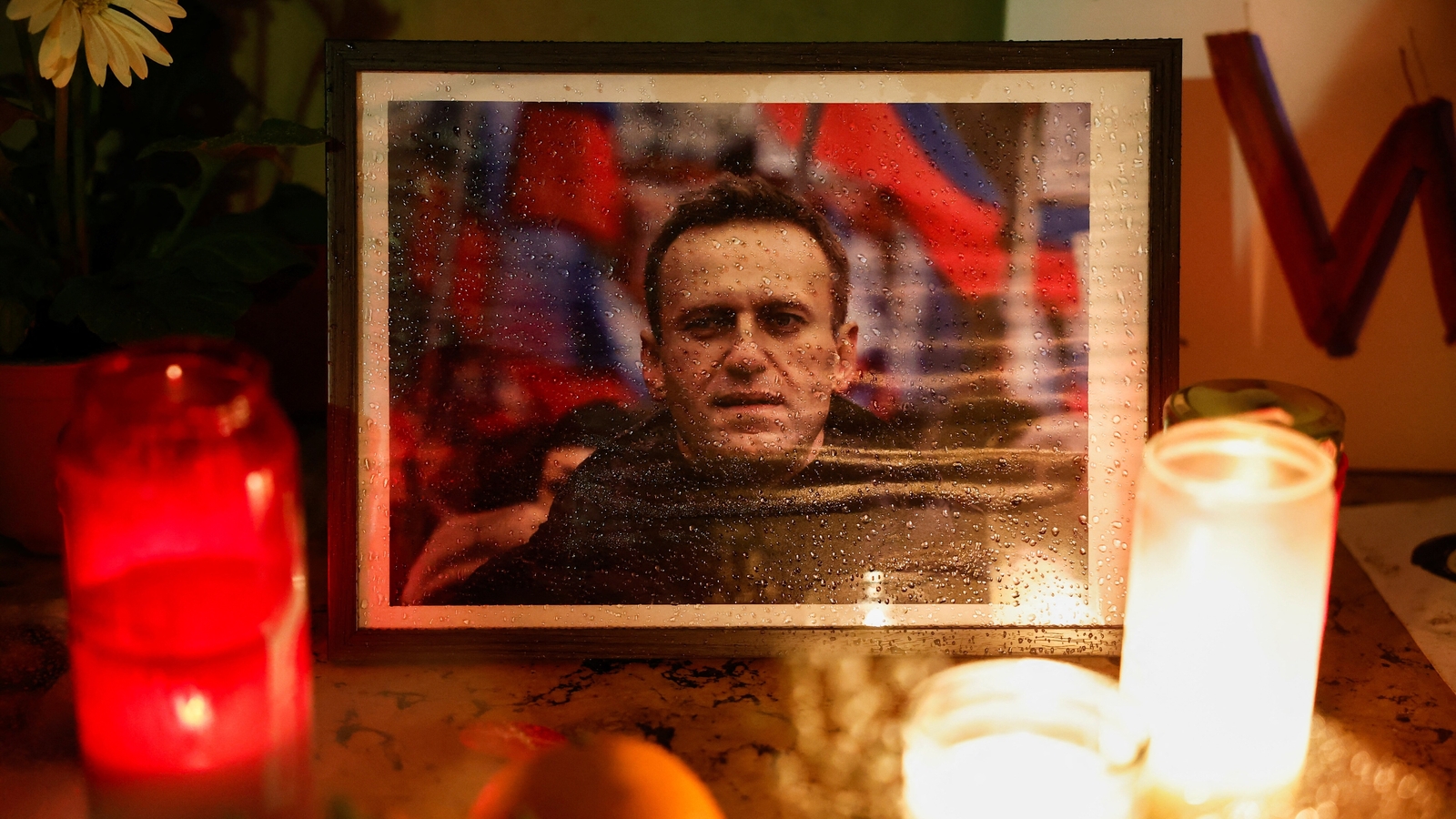 Over 400 detained in Russia as country mourns death of Putin's fiercest foe | World News - Vimarsana News