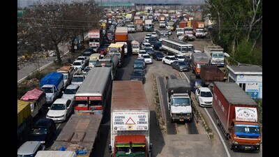 Heavy traffic jam witnessed at national highway from Jalandhar Bypass Chowk to Ladhowal Chowk after a container truck overturned in the middle of the road. (HT Photo) Heavy traffic jam witnessed at national highway from Jalandhar Bypass Chowk to Ladhowal Chowk after a container truck overturned in the middle of the road. (HT Photo)