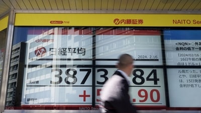 A pedestrian in front of an electronic stock board showing the Nikkei 225 Stock Average outside a securities firm in Tokyo, Japan, on Friday, Feb. 16, 2024. Japanese stock prices are within sight of a historic peak reached during the nation�s economic heyday in 1989 as global investors return in droves. Photographer: Kosuke Okahara/Bloomberg (Bloomberg) A pedestrian in front of an electronic stock board showing the Nikkei 225 Stock Average outside a securities firm in Tokyo, Japan, on Friday, Feb. 16, 2024. Japanese stock prices are within sight of a historic peak reached during the nation�s economic heyday in 1989 as global investors return in droves. Photographer: Kosuke Okahara/Bloomberg (Bloomberg)