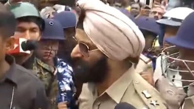IPS officer Jaspreet Singh argues with BJP workers who allegedly called him a 'Khalistani'. (X/Mamata Banerjee) IPS officer Jaspreet Singh argues with BJP workers who allegedly called him a 'Khalistani'. (X/Mamata Banerjee)