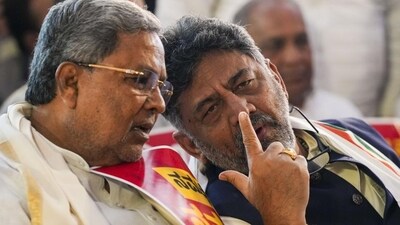 Karnataka deputy chief minister DK Shivakumar with chief minister Siddaramaiah. (PTI) Karnataka deputy chief minister DK Shivakumar with chief minister Siddaramaiah. (PTI)