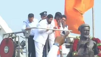 Maharashtra chief minister Eknath Shinde with Maratha quota activist Manoj Jarange Patil earlier this year. (HT file photo.) Maharashtra chief minister Eknath Shinde with Maratha quota activist Manoj Jarange Patil earlier this year. (HT file photo.)