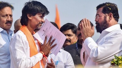 Maharashtra Chief Minister Eknath Shinde with Maratha reservation activist Manoj Jarange Patil at the protest venue after the state government accepted the latter's demands. (File) (PTI) Maharashtra Chief Minister Eknath Shinde with Maratha reservation activist Manoj Jarange Patil at the protest venue after the state government accepted the latter's demands. (File) (PTI)
