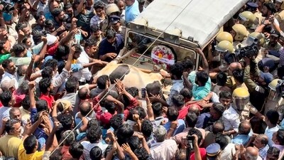Wayanad: People block a forest officials vehicle during district-wide hartal at Pulpally, in Wayanad district, Saturday, Feb. 17, 2024. The wide hartal called by the ruling LDF, opposition UDF and BJP on Saturday to seek permanent solutions to the human-animal conflicts turned violent at Pulpally with protesters damaging a Forest department vehicle and tying a cow that was killed in a suspected tiger attack atop it earlier in the day. (PTI Photo) (PTI02_17_2024_000399B) (PTI) Wayanad: People block a forest officials vehicle during district-wide hartal at Pulpally, in Wayanad district, Saturday, Feb. 17, 2024. The wide hartal called by the ruling LDF, opposition UDF and BJP on Saturday to seek permanent solutions to the human-animal conflicts turned violent at Pulpally with protesters damaging a Forest department vehicle and tying a cow that was killed in a suspected tiger attack atop it earlier in the day. (PTI Photo) (PTI02_17_2024_000399B) (PTI)