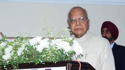 Punjab governor Banwarilal Purohit postponed his four-day visit to the border districts of the state scheduled to start from Tuesday following a request from the government authorities. (HT file photo) Punjab governor Banwarilal Purohit postponed his four-day visit to the border districts of the state scheduled to start from Tuesday following a request from the government authorities. (HT file photo)