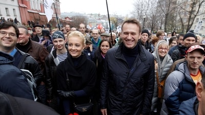 FILE PHOTO: Russian opposition leader Alexei Navalny (2nd R, first row) and his wife Yulia (3rd R, first row) walk during an opposition rally in Moscow, October 27, 2013. REUTERS/Maxim Shemetov/File Photo (REUTERS)