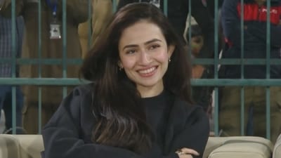 A screengrab of Sana Javed at the match (X) A screengrab of Sana Javed at the match (X)