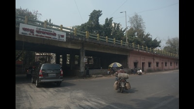 The demolition of the existing ROB that connects Koregaon Park to the Pune Cantonment area will begin in March. (HT PHOTO) The demolition of the existing ROB that connects Koregaon Park to the Pune Cantonment area will begin in March. (HT PHOTO)