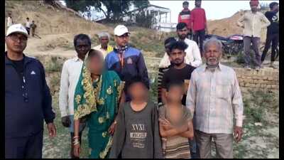 The people rescued by the PAC and the Jal Police (HT Photo)