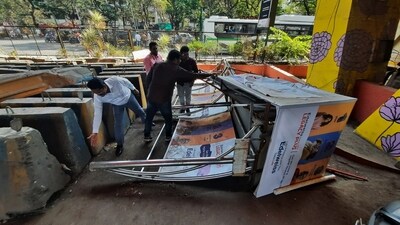 The residents of Thane Naupada had complained that the Ice Factory bus stop was stolen. The bus stop is found under the Cadbury Bridge And on Tuesday( today) a bus stop has been installed at the place where the bus stop was stolen,in Thane, in Mumbai, India, on, Tuesday, February,20, 2024. (Praful Gangurde / HT Photo) The residents of Thane Naupada had complained that the Ice Factory bus stop was stolen. The bus stop is found under the Cadbury Bridge And on Tuesday( today) a bus stop has been installed at the place where the bus stop was stolen,in Thane, in Mumbai, India, on, Tuesday, February,20, 2024. (Praful Gangurde / HT Photo)
