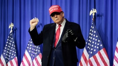Former U.S. President Donald Trump gestures during a campaign event in Waterford Township, Michigan, U.S., February 17, 2024 (REUTERS/Rebecca Cook) (REUTERS)