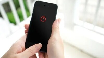 Engaging in activities such as checking the phone or e-mail can activate the brain and increase Cortisol levels, leading to stress. (Unsplash) Engaging in activities such as checking the phone or e-mail can activate the brain and increase Cortisol levels, leading to stress. (Unsplash)
