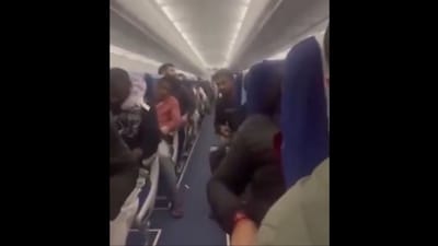 Passengers aboard an IndiGo flight from Delhi to Srinagar. (X/@kashur_tamadun) Passengers aboard an IndiGo flight from Delhi to Srinagar. (X/@kashur_tamadun)
