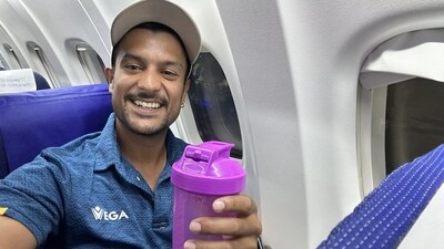 Mayank Agarwal with his own water bottle aboard a flight. (X/@mayankcricket) Mayank Agarwal with his own water bottle aboard a flight. (X/@mayankcricket)