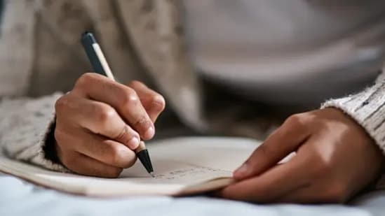 Consciously acknowledging the things that we are thankful for and journaling them at the end of the day helps us to feel happy and calm.&nbsp;(Unsplash)