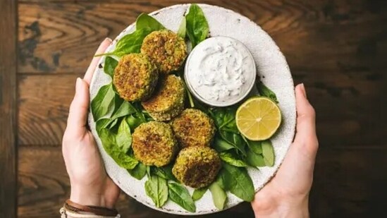 Healthy twist to traditional Falafel: Green Chana Falafel for evening snacks (Unsplash)
