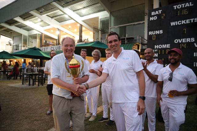 Geoffrey Dobbs and Peter Frankopan with the trophy at GLF (Malaka Mp Photography (Galle Literary Festival)) Geoffrey Dobbs and Peter Frankopan with the trophy at GLF (Malaka Mp Photography (Galle Literary Festival))