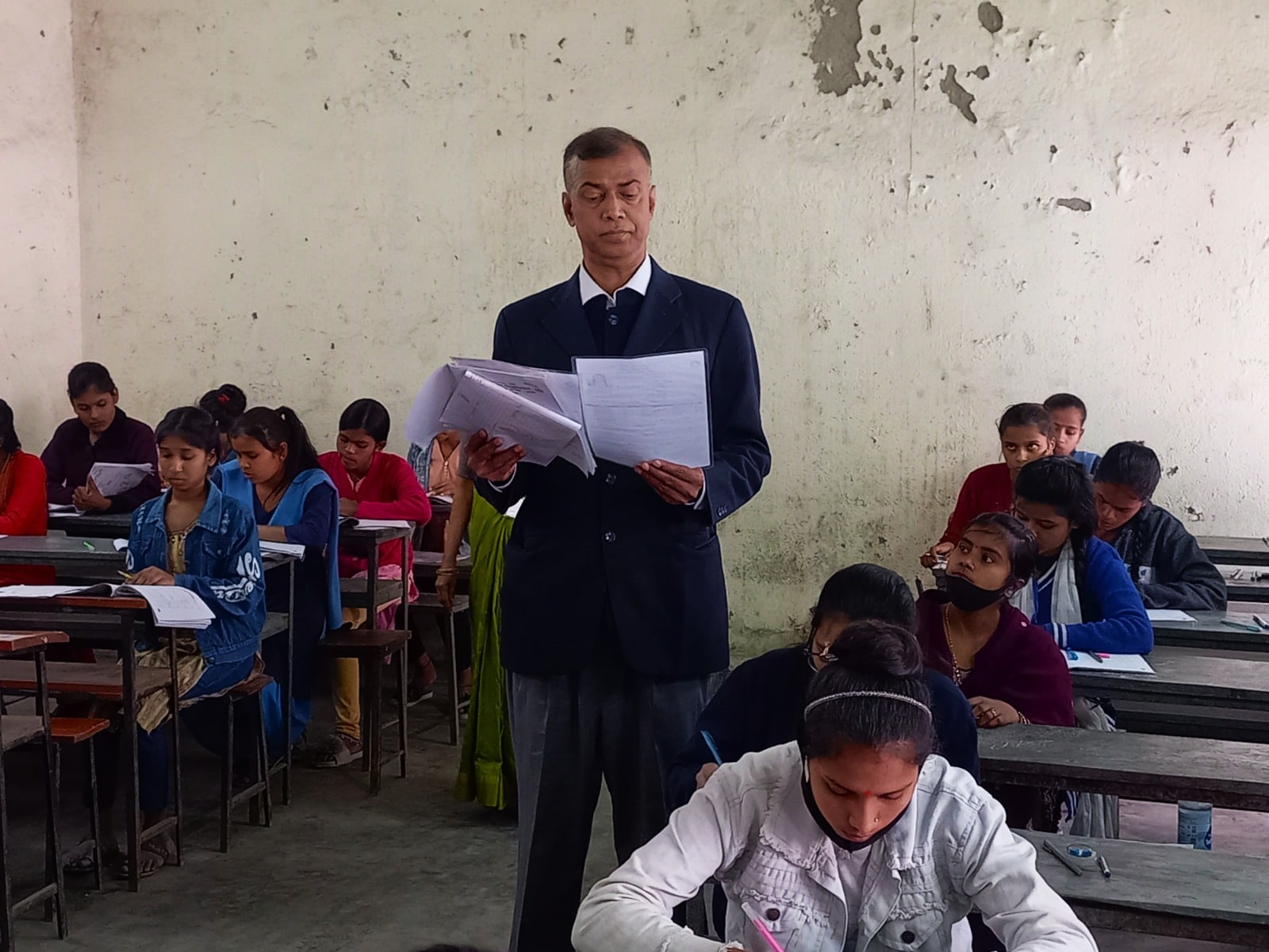 Bihar Board Exam 2024: BSEB Chairman at Class 10 exam centre  (Santosh Kumar )