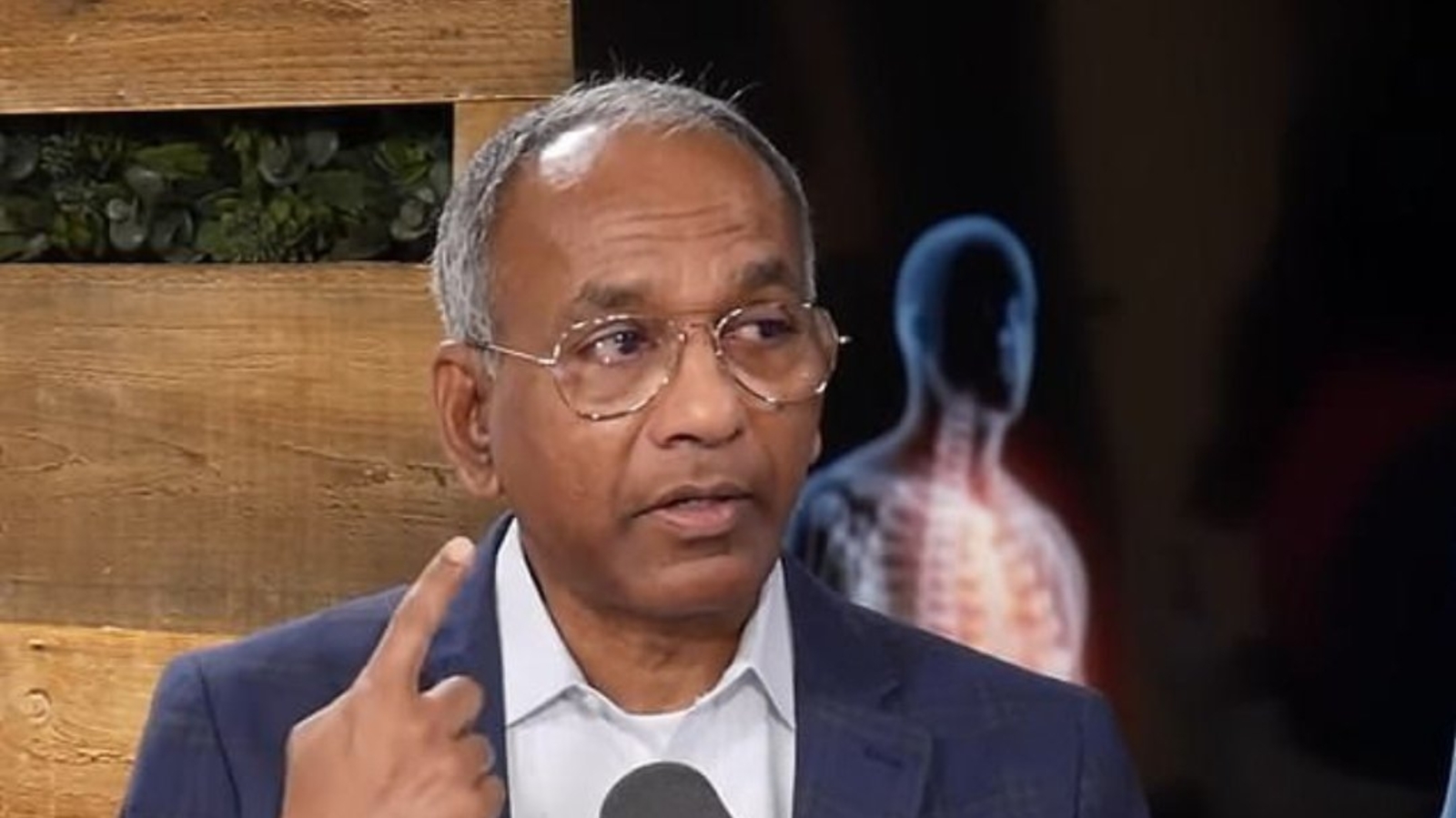 Indian American professor reinstated by Texas College - Vimarsana News