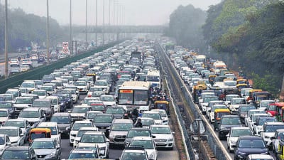 A 5-km-long jam on the Delhi-Gurugram border near Sirhaul toll plaza on Wednesday. (Parveen Kumar/HT Photo) A 5-km-long jam on the Delhi-Gurugram border near Sirhaul toll plaza on Wednesday. (Parveen Kumar/HT Photo)