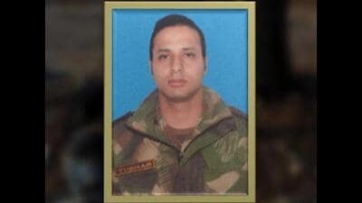 A large number of people from all walks of life paid rich tribute to Captain Tushar Mahajan (Shurya Chakra) on his eighth death anniversary at Tushar Morh in Udhampur. (Twitter)