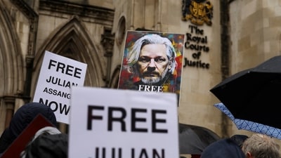 Supporters of WikiLeaks founder Julian Assange protest outside the high court, on the day Assange appeals against his extradition to the United States, in London, Britain, February 21, 2024. (REUTERS)
