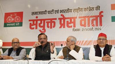 Congress and Samajwadi Party leaders at a joint press conference in Lucknow on Wednesday. (Mushtaq Ali/HT) Congress and Samajwadi Party leaders at a joint press conference in Lucknow on Wednesday. (Mushtaq Ali/HT)