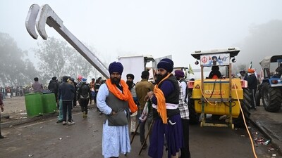 Demonstrators during protest by farmers near the Haryana-Punjab state border in Ounjab's Rajpura on Wednesday. (Bloomberg) Demonstrators during protest by farmers near the Haryana-Punjab state border in Ounjab's Rajpura on Wednesday. (Bloomberg)