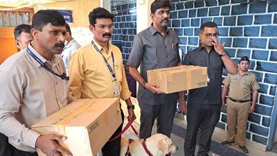 Kalyan India - February 21 2024_Pics : 20240221_KYN_Around 54 detonators were found at Kalyan station. Police have confiscated it and further investigation is going on Wednesday in India 21 2024 (Photo by Pramod Tambe ) Kalyan India - February 21 2024_Pics : 20240221_KYN_Around 54 detonators were found at Kalyan station. Police have confiscated it and further investigation is going on Wednesday in India 21 2024 (Photo by Pramod Tambe )