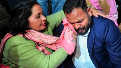 **EDS: FILE PHOTO** Chandigarh: In this Jan. 30, 2024 file photo, AAP mayor candidate Kuldeep Kumar breaks down after his defeat in the Chandigarh mayoral polls, in Chandigarh. The Supreme Court declares AAP councillor Kuldeep Kumar as winner and Mayor of union territory of Chandigarh. (PTI) **EDS: FILE PHOTO** Chandigarh: In this Jan. 30, 2024 file photo, AAP mayor candidate Kuldeep Kumar breaks down after his defeat in the Chandigarh mayoral polls, in Chandigarh. The Supreme Court declares AAP councillor Kuldeep Kumar as winner and Mayor of union territory of Chandigarh. (PTI)