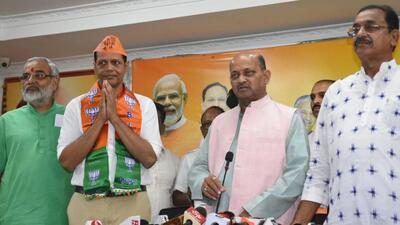 Panigrahy, 60, joined the party in the presence of Odisha BJP president Manmohan Samal and other senior leaders (HT Photo) Panigrahy, 60, joined the party in the presence of Odisha BJP president Manmohan Samal and other senior leaders (HT Photo)