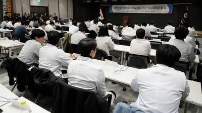 South Korean trainee doctors collectively walked off their jobs Tuesday to escalate their protest of a government medical policy. (AP) South Korean trainee doctors collectively walked off their jobs Tuesday to escalate their protest of a government medical policy. (AP)