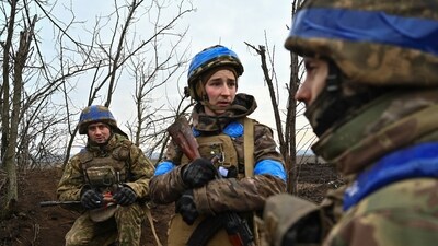 Ukrainian servicemen of the 65th Mechanised Brigade of the Ukrainian Armed Forces are seen at a position near the front line village of Robotyne, amid Russia's attack on Ukraine (REUTERS)