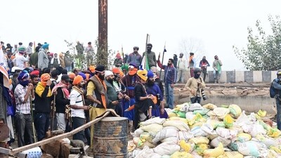 Farmers at the Shambhu border dividing Punjab and Haryana on Wednesday. (HT Photo/Ravi Kumar) Farmers at the Shambhu border dividing Punjab and Haryana on Wednesday. (HT Photo/Ravi Kumar)
