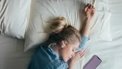 The time between 1 PM to 3 PM is ideal for a quick afternoon nap as it aligns with the body's natural circadian rhythm. (Unsplash) The time between 1 PM to 3 PM is ideal for a quick afternoon nap as it aligns with the body's natural circadian rhythm. (Unsplash)