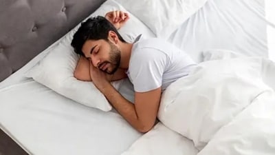 We should choose a cool, dark and quiet environment to take a nap as it can help the body and mind feel relaxed. (Unsplash) We should choose a cool, dark and quiet environment to take a nap as it can help the body and mind feel relaxed. (Unsplash)