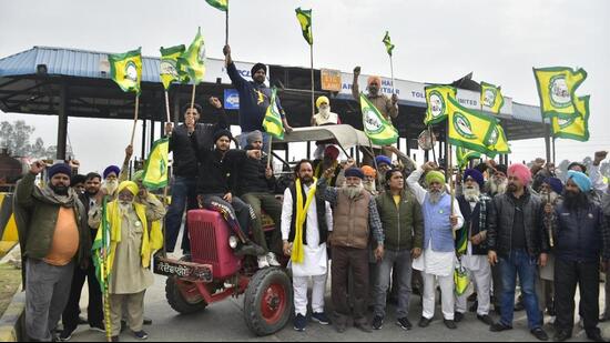Farmers in Punjab have made 24 toll plazas in 14 districts free for commuters till Thursday. (HT Photo)