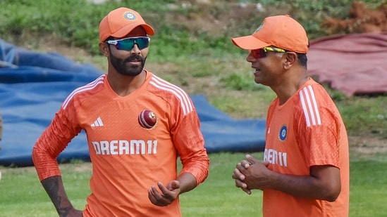 Rahul Dravid is having a word with Ravindra Jadeja during the practice session in Ranchi. Jadejae was the Player of the Match in the Rajkot Test.&nbsp;(PTI)