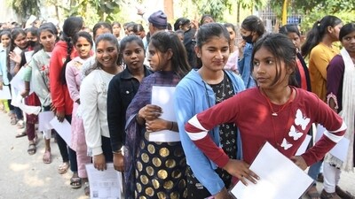 BSEB 10th Exam 2024: Students appear for optional subjects on Day 6. The matric exam is set to conclude on February 23, 2024. (Santosh Kumar ) BSEB 10th Exam 2024: Students appear for optional subjects on Day 6. The matric exam is set to conclude on February 23, 2024. (Santosh Kumar )