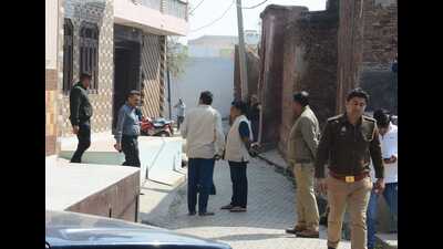 CBI sleuths at Satya Pal Malik’s haveli in Baghpat (HT Photo) CBI sleuths at Satya Pal Malik’s haveli in Baghpat (HT Photo)