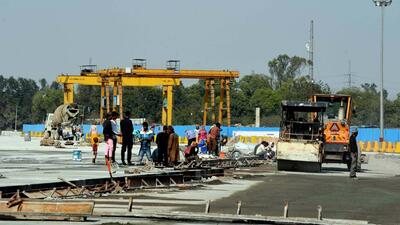Construction underway on package 2 of the Dwarka Expressway on Thursday. (Parveen Kumar/HT Photo) Construction underway on package 2 of the Dwarka Expressway on Thursday. (Parveen Kumar/HT Photo)