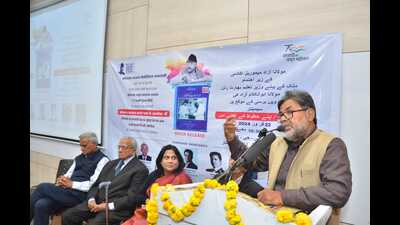 Dr. Abdul Quddoos Hashmi, general secretary, Maulana Azad Memorial Academy, addresses the audience at the memorial function held on Maulana Azad’s 66th death anniversary (HT Photo)