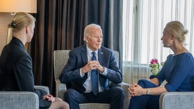 Biden meets Navalny's wife, daughter in California (Twitter)
