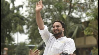 Mumbai, India - October 24, 2019: Congress candidate Zeeshan Siddique celebrates after he won against Mumbai Mayor and Shiv Sena candidate Vishwanath Mahadeshwar at Bandar east Bandra east in Mumbai, India, on Thursday, October 24, 2019. (Photo by Kunal Patil/Hindustan Times) (Kunal Patil/HT Photo) Mumbai, India - October 24, 2019: Congress candidate Zeeshan Siddique celebrates after he won against Mumbai Mayor and Shiv Sena candidate Vishwanath Mahadeshwar at Bandar east Bandra east in Mumbai, India, on Thursday, October 24, 2019. (Photo by Kunal Patil/Hindustan Times) (Kunal Patil/HT Photo)