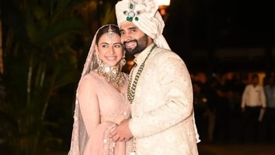 Rakul blushed as Jackky asked the paparazzi to not call her ma’am at least on their wedding day, with the paparazzi calling her ‘bhabhi ji’ instead. Rakul blushed as Jackky asked the paparazzi to not call her ma’am at least on their wedding day, with the paparazzi calling her ‘bhabhi ji’ instead.