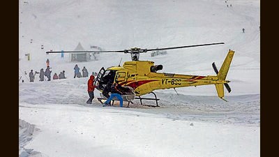 Rescue operation underway after an avalanche hit ski resort in Gulmarg on Thursday. (ANI) Rescue operation underway after an avalanche hit ski resort in Gulmarg on Thursday. (ANI)